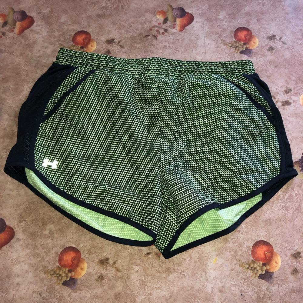 Black Underarmour shorts